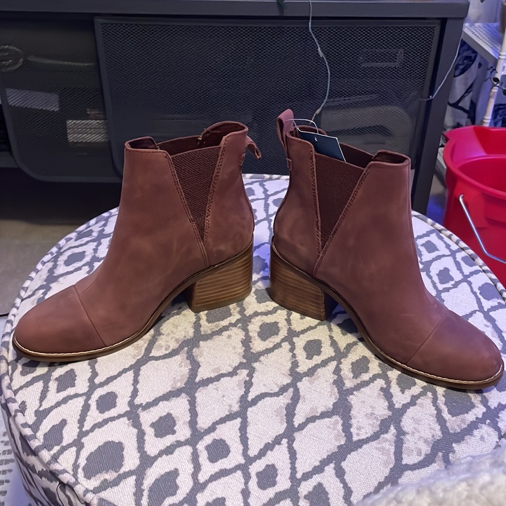 TOMS Ankle boot. Size 5 Style: Wmn Esme Color: Burnt Henna Leather